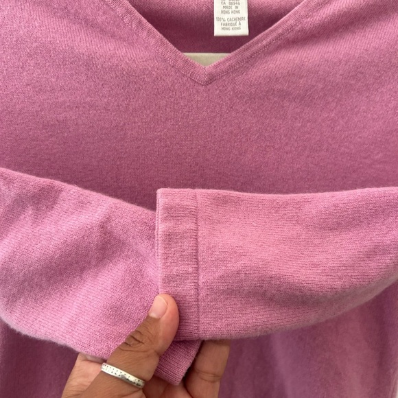 Jones New York Women’s Small Pink cashmere sweater - Picture 4 of 4